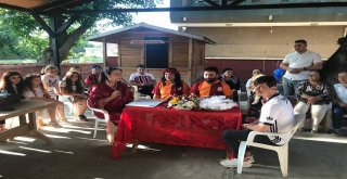 Futbol Sevgisini Forma Giyerek Nikaha Taşıdılar