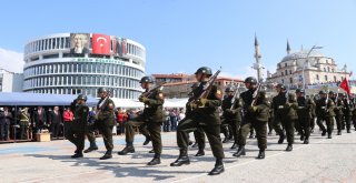 Komandolar Şehir Merkezini İnletti