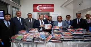 Okul Malzemeleri Öğrencilere Ulaştırılmak Üzere Okul Müdürlerine Teslim Edildi