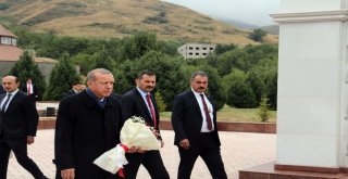 Cumhurbaşkanı Erdoğan, Ata Beyit Anıtını Ziyaret Etti