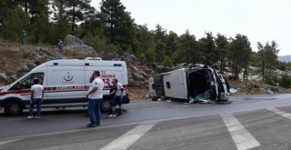 Kazadan Geriye Baba Ve Oğlunun Mutluluk Pozları Kaldı