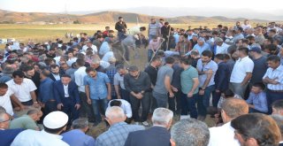 İrandaki Kazada Hayatını Kaybeden Yüksekovalılar Toprağa Verildi