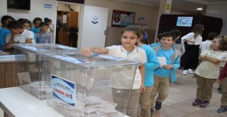Öğrencilerin Okul Meclis Başkanlığı Seçimi Genel Seçim Havasında Oldu