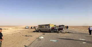 Irakta Turist Otobüsü Kaza Yaptı: 10 Ölü