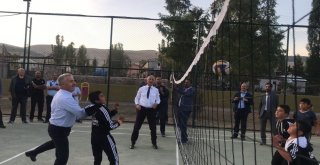 Milletvekilleri Çocuklarla Voleybol Oynadı