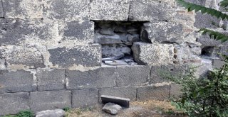 Tehlikeye Aldırış Etmeden Serinliyorlar