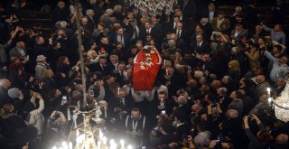 Ara Güler İçin Beyoğlu Üç Horan Ermeni Kilisesinde Tören Düzenlendi
