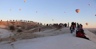 Balonlar Eşliğinde Muhteşem Manzara