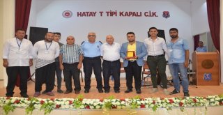 Cezaevinde Hükümlü Ve Tutuklulara Konser