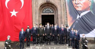 ATATÜRK'ÜN ERZURUM'A GELİŞİNİN 101. YIL DÖNÜMÜ TÖRENLERLE KUTLANDI