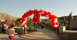 Bitlisteki Park Açılışında Çocuklar Tarafından İzdiham Yaşandı