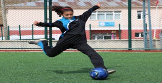 Köyün Altın Kızları Önyargıları Futsalla Yıktı
