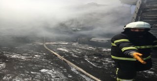 Park Halindeki Araçta Yangın: 1 Yaralı