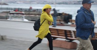 İstanbulda Şiddetli Rüzgar Vatandaşlara Zor Anlar Yaşattı