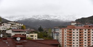 Gümüşhanenin Yüksekleri Beyaza Büründü