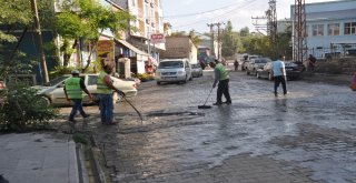 Bulanık Belediyesinden Yol Yıkama Çalışması