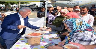 Lapseki Belediyesinden Aşure Dağıtımı