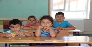 (Özel) Öğrenci Velileri, Çocukları İçin Köy Okulunu Yeniledi