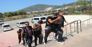 Şaşkın Hırsızlar Çaldıkları Para Kasasını Kaçarken Düşürdü