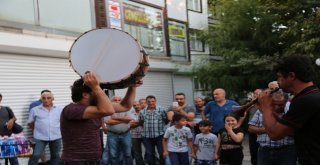 Davul Çalarken Kendinden Geçiyor, O Anlar İzlenme Rekorları Kırıyor