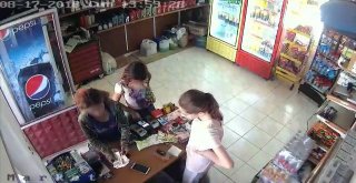 Küçük Hırsızlar Kameraya Yakalandı