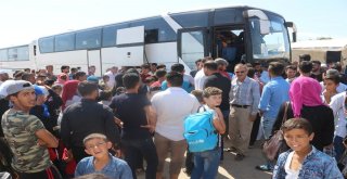 Barınma Merkezinde Kalan Suriyeliler Adıyamandan Ayrılıyor