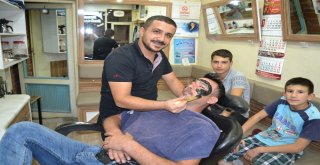 Afyonkarahisarda Berber Ve Kuaförlerin Bayram Yoğunluğu