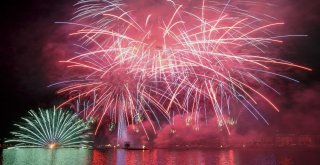 Cenevrede Büyüleyici Havai Fişek Gösterisi