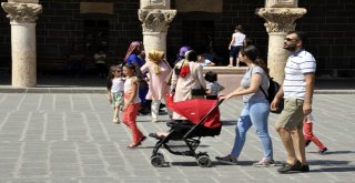 Sur Ziyaretçi Akınına Uğradı