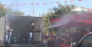 Cumhuriyet Bayramı Etkinliklerinde Vatandaşlara Gül Suyu Sıkıldı