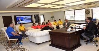 Başkan Bakıcı Dart Şampiyonlarını Misafir Etti