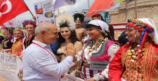 64 Ülkeden Gelen Kültür Elçileri, Danslarıyla Renkli Görüntüler Oluşturdu