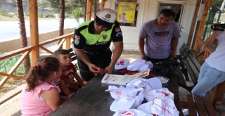 Çocuklar Kırmızı Düdük İle Sürücüleri Uyaracak