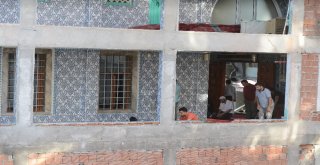 (Özel Haber)  Bahçelievlerde Bir Duvarı Olmayan Cami  Havadan Görüntülendi