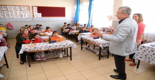 Pursaklar Belediyesi 20 Bin Öğrenciye Kırtasiye Paketi Dağıtıyor