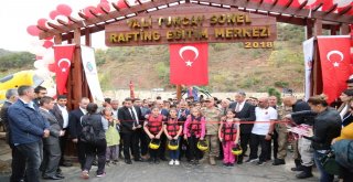 Türkiyenin İlk Rafting Eğitim Merkezi Tuncelide Açıldı