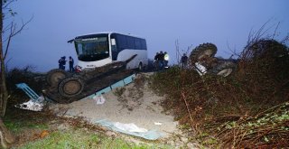 İşçileri Taşıyan Otobüs İle Küspe Yüklü Traktör Çarpıştı: 12 Yaralı