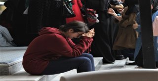 Genç Yaşta Hayatını Kaybeden Öğretmeni Öğrencileri Göz Yaşlarıyla Uğurladı