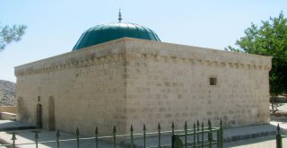 Sad Bin Ebu Vakkas Hz. Türbesinin Örtüsü Yenilendi