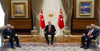 Cumhurbaşkanı Recep Tayyip Erdoğan İle Mhp Genel Başkanı Devlet Bahçelinin Cumhurbaşkanlığı Külliyesindeki Görüşmesi Başladı.