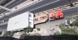 İranda Prefabrik Ev Taşıyan Tır Sokağa Sığmadı