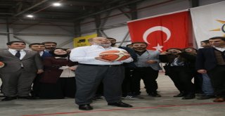 Akdağ Gençlere Taş Çıkarttı