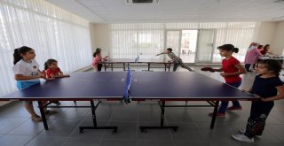 Yenimahalleliler, Gençlik Merkezinde Eğleniyor