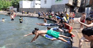 Sıcaktan Bunalanlara Su Tankerli Çözüm