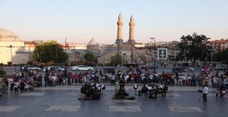 Minik Şef Askeri Bandoyu Yönetti