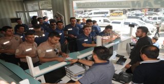 Dövizini Alan Polis Tlye Sahip Çıkmak İçin Sıraya Girdi