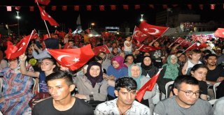 Manisalılar 15 Temmuzda Yine Meydanı Doldurdu