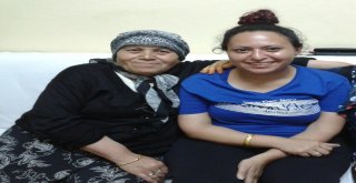 Yaşlı Kadının 10 Bin Lirasını Çalıp Kaçtılar