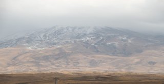 Süphan Dağına Kar Yağdı