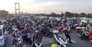 Bin Motosikletli Yusuf Durupun Hayatını Kaybettiği Sapağa Karanfil Bıraktı